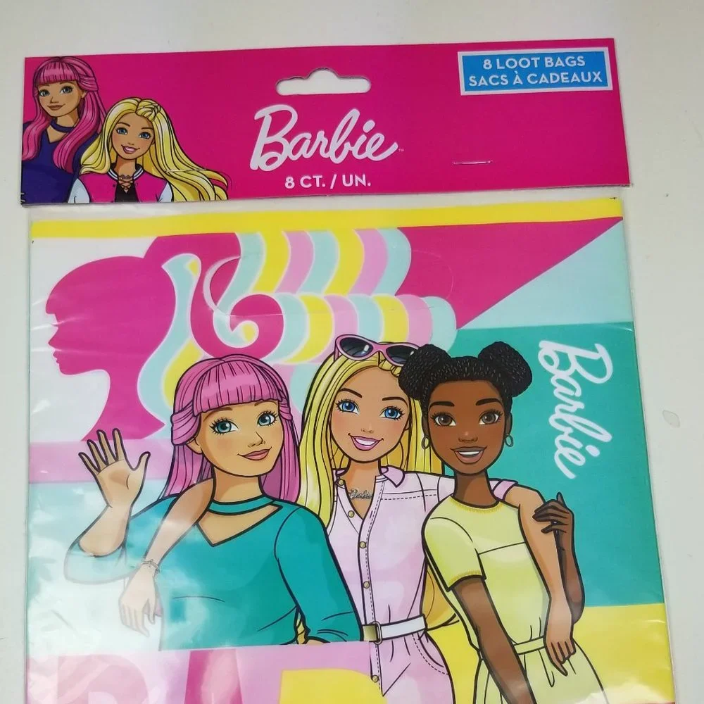 Barbie party set for 16 includes small and large plates, banner and goodie bags